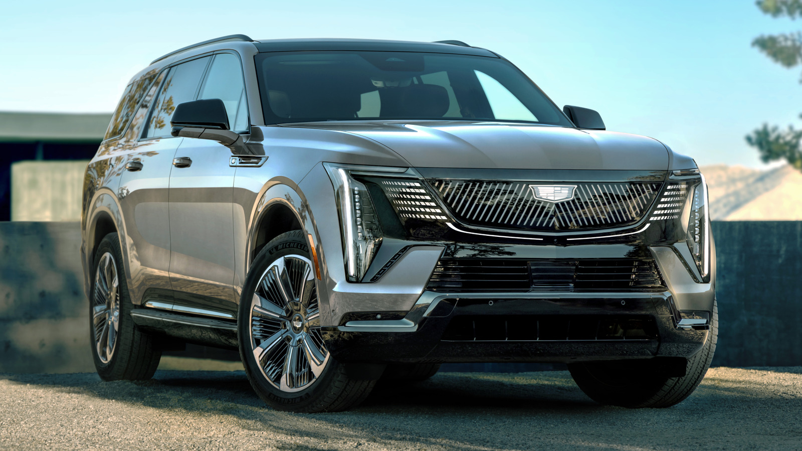 2026 Cadillac Escalade IQL Is A 750-HP, 19-Foot-Long American Luxury EV Beast