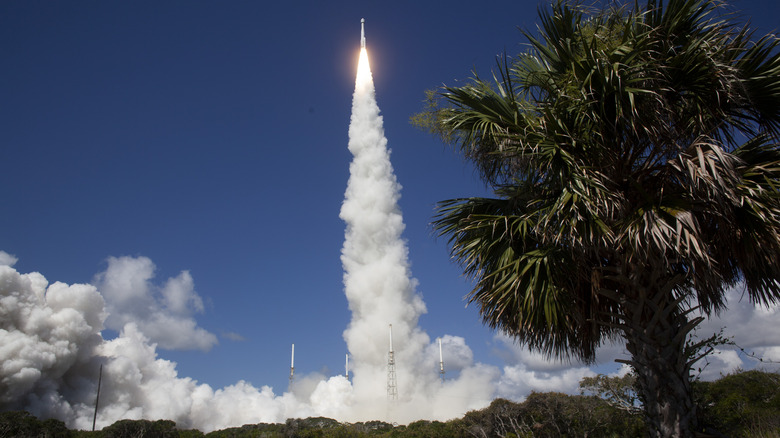 A photo of the Starliner rocket launching.