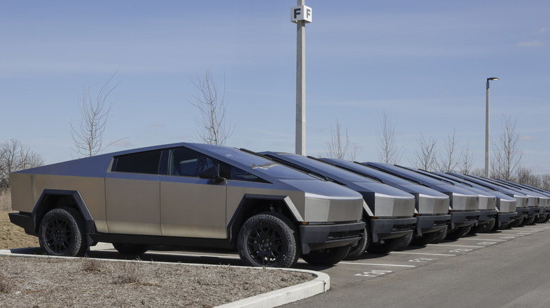 A photo of a line of Tesla Cybertrucks.