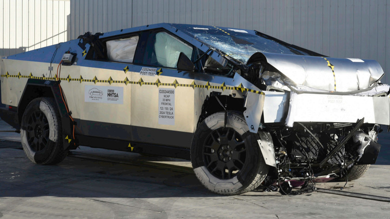 A photo of the crashed front end of a Tesla Cybertruck.