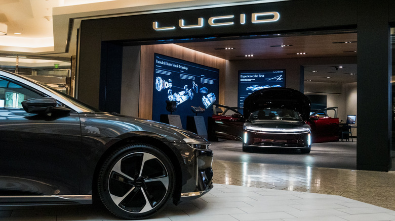 A photo of cars at a Lucid dealer.