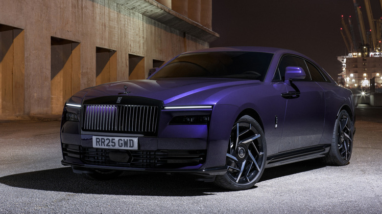 Front 3/4 view of a purple Rolls-Royce Black Badge Spectre