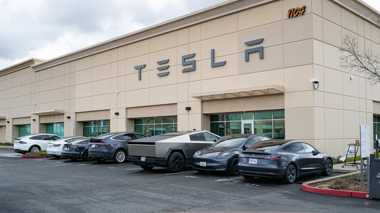 Cybertruck and other Teslas parked outside a Tesla service center