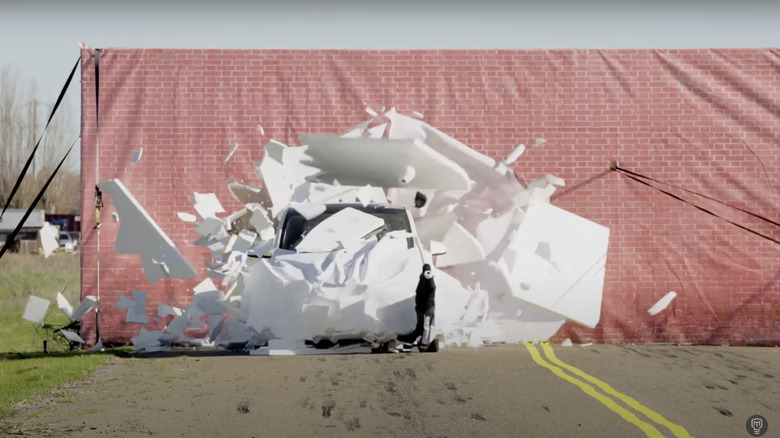 Mark Rober Tesla Autopilot LIDAR Full Self-Driving Crash Test