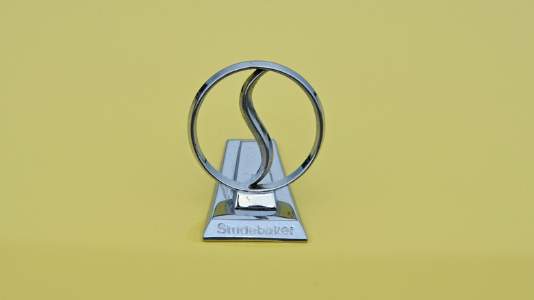 Studebaker emblem