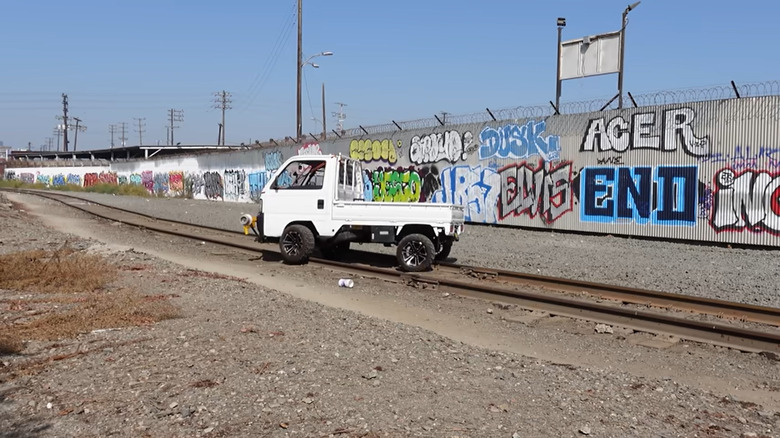 A screenshot of a kei truck on tracks.