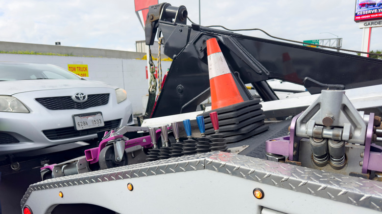 A tow truck tows a car