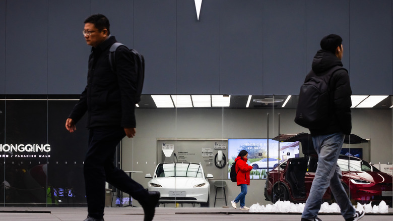 A photo of a Tesla dealer in China.