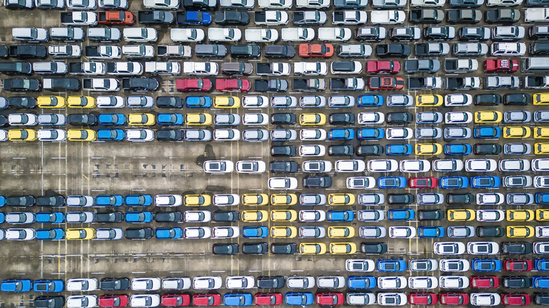 A drone view directly above a LM array of cars with multiple colors