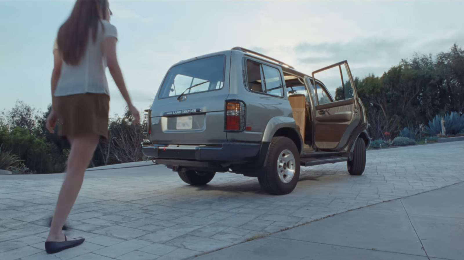 Watch The Haim Sisters Escape A Bad Relationship With Drew Starkey In A Perfect '90s Land Cruiser