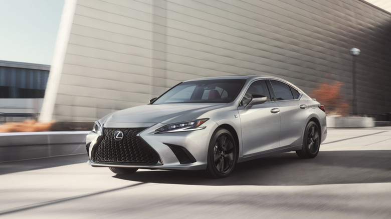 Front 3/4 view of a silver Lexus ES hybrid