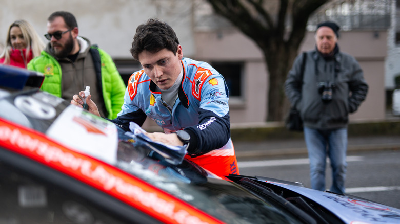 Adrien Fourmaux washing his windshield