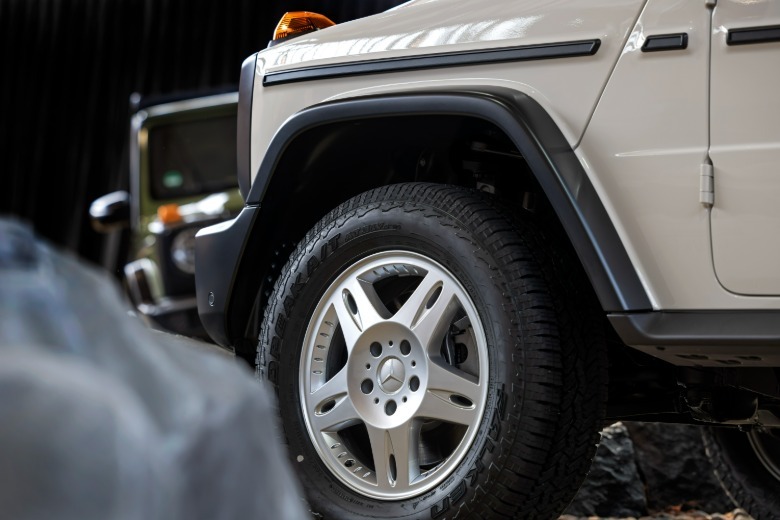 Front wheel of a white Mercedes-Benz G550 Edition Stronger Than The 1980s