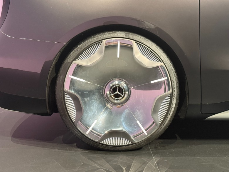 Wheel of the Mercedes-Benz Vision V concept