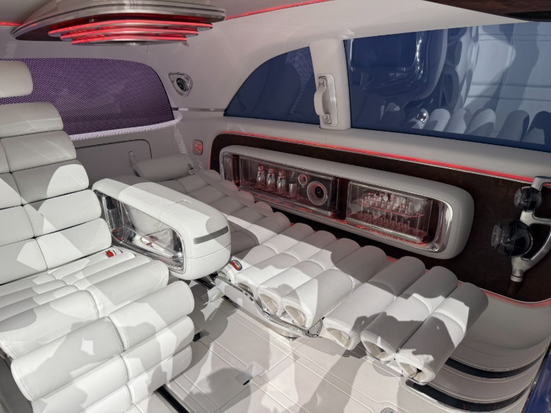 Rear seat of the Mercedes-Benz Vision V concept