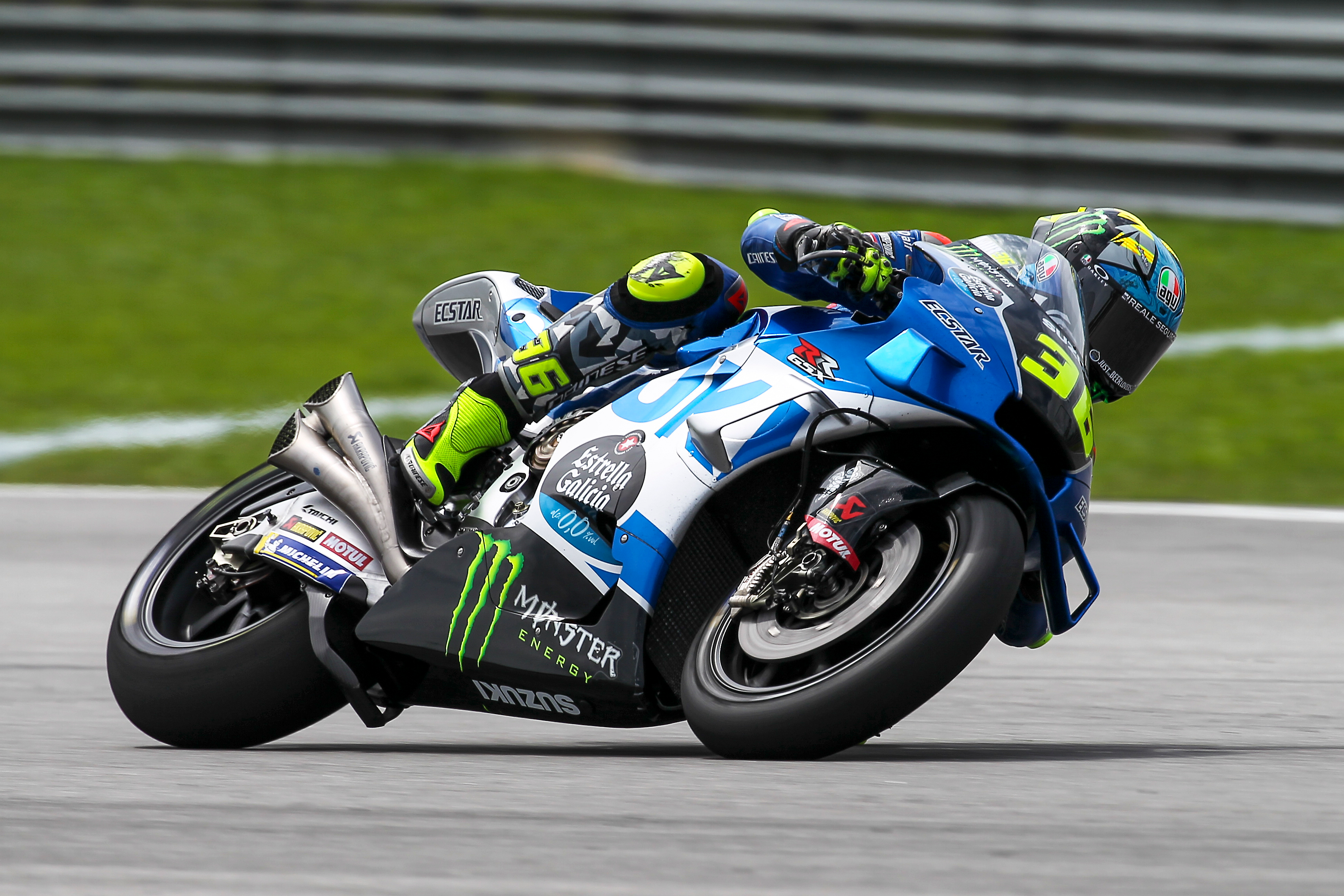 Joan Mir leaning a Suzuki GSX-RR into a corner