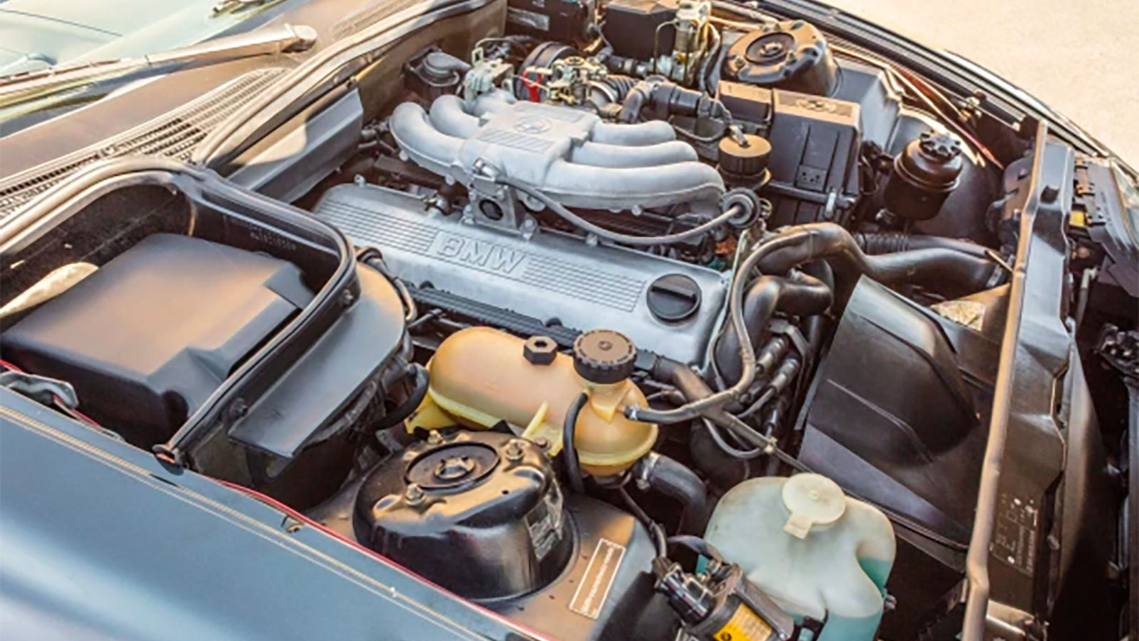 The engine bay in a BMW Z1 houses its straight-six motor