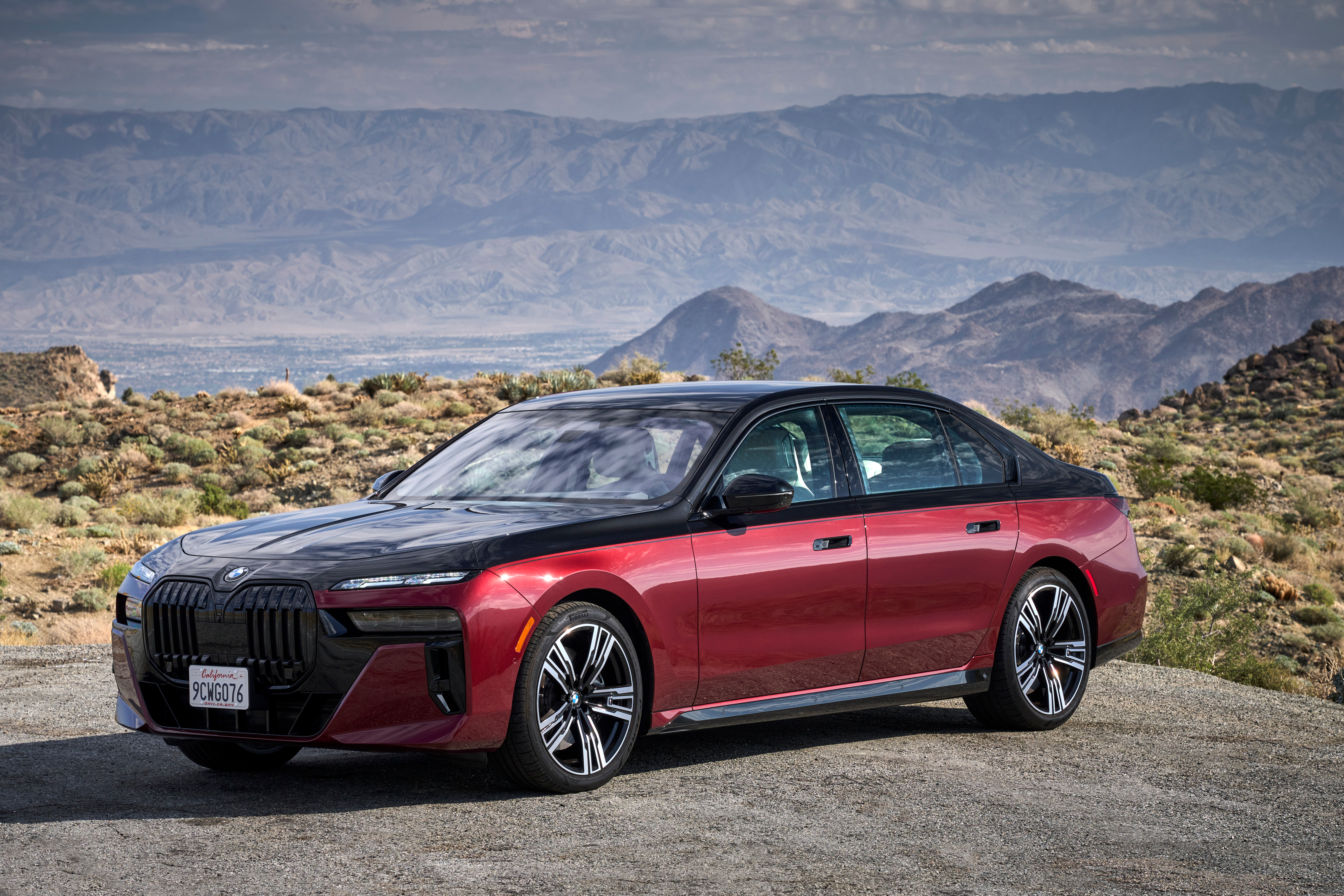 2023 BMW 7 Series in two tone