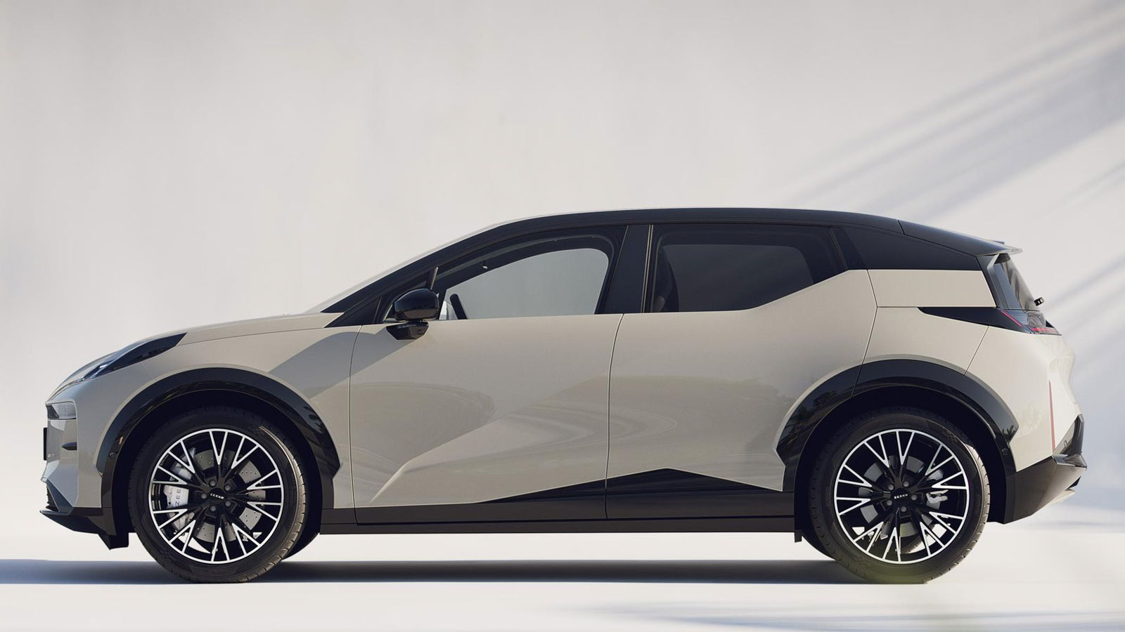 An image of the side view of the Zeekr X electric crossover. 