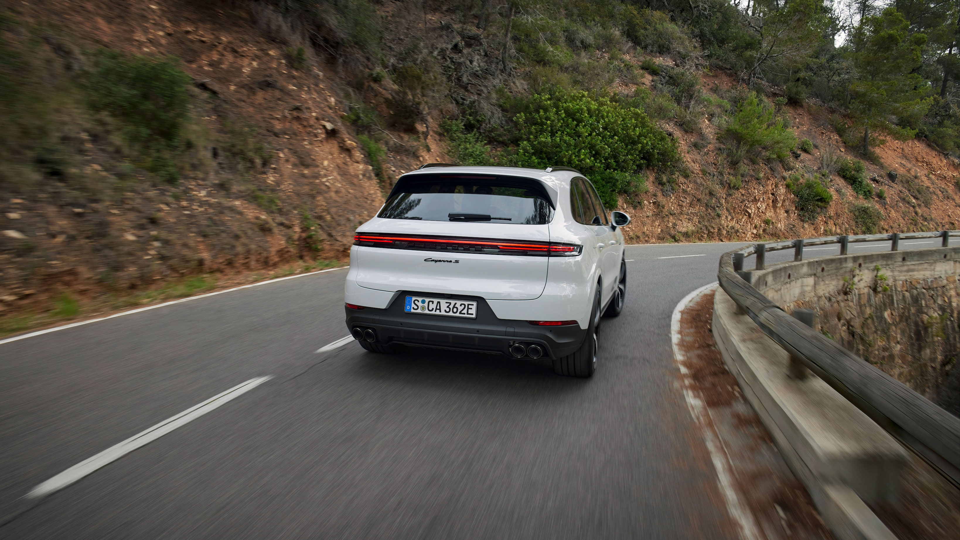 2024 Porsche Cayenne S E-Hybrid rear