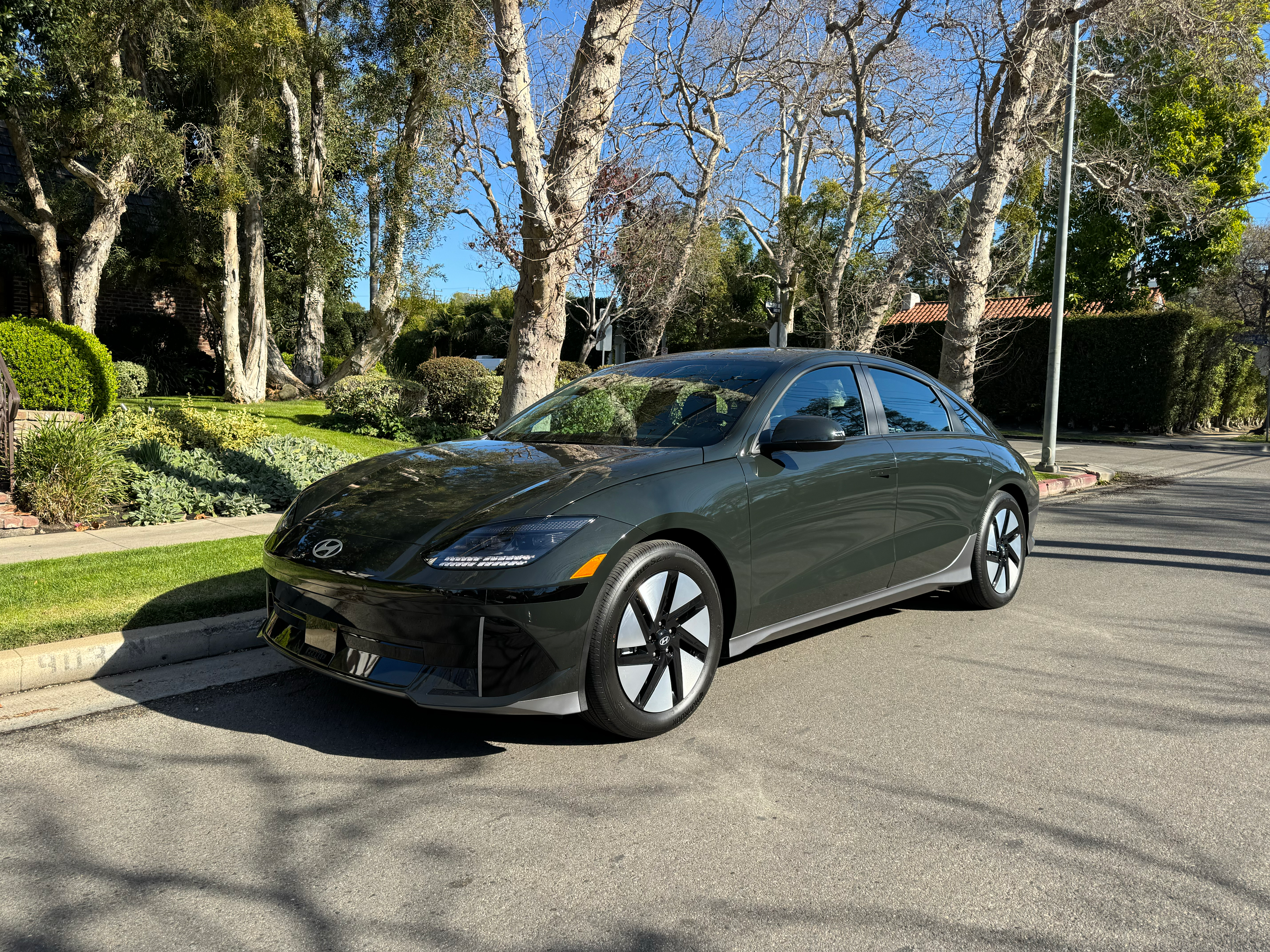 Front 3/4 view of a green Hyundai Ioniq 6