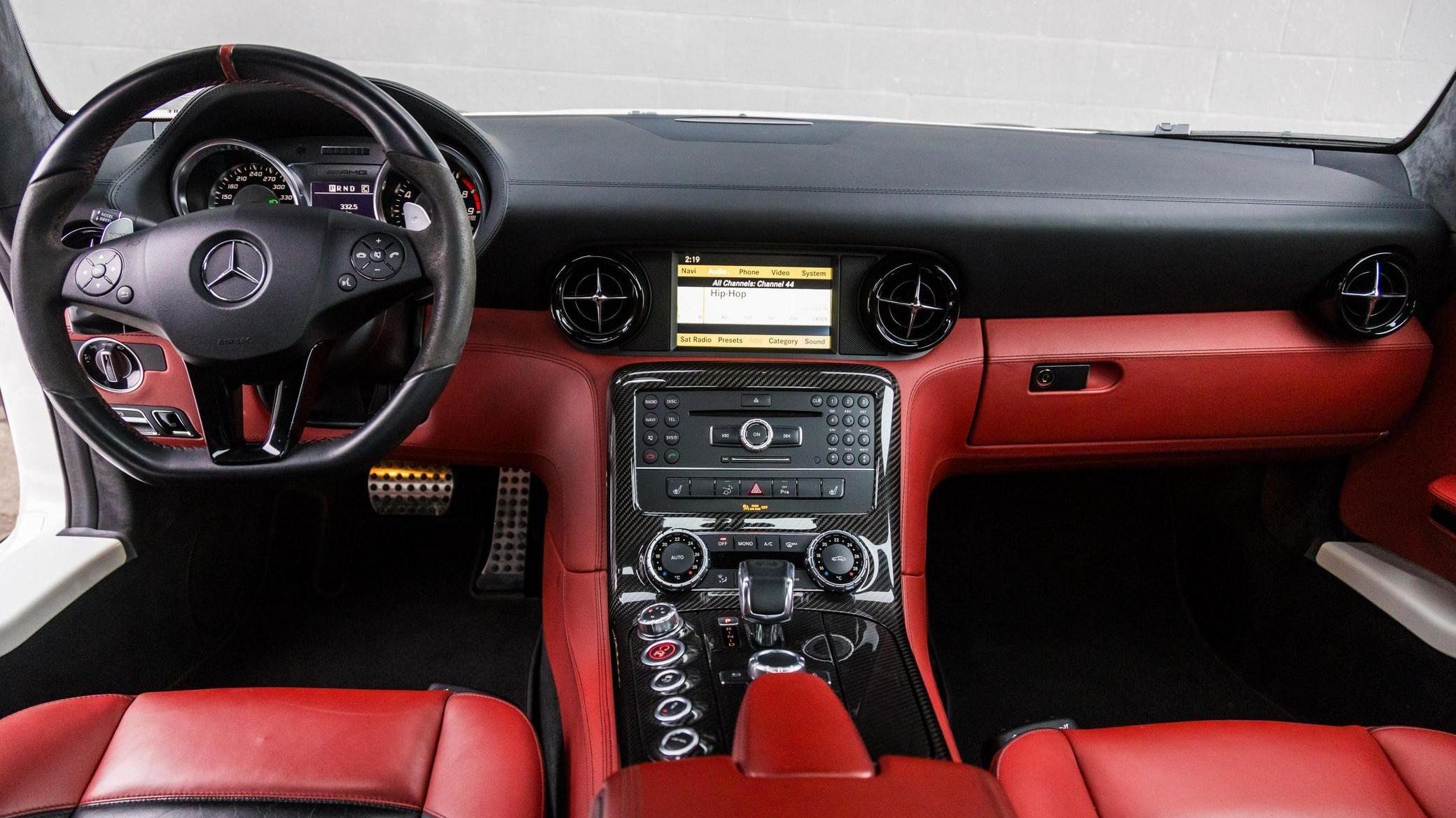 2013 Mercedes-Benz SLS AMG GT Coupe interior