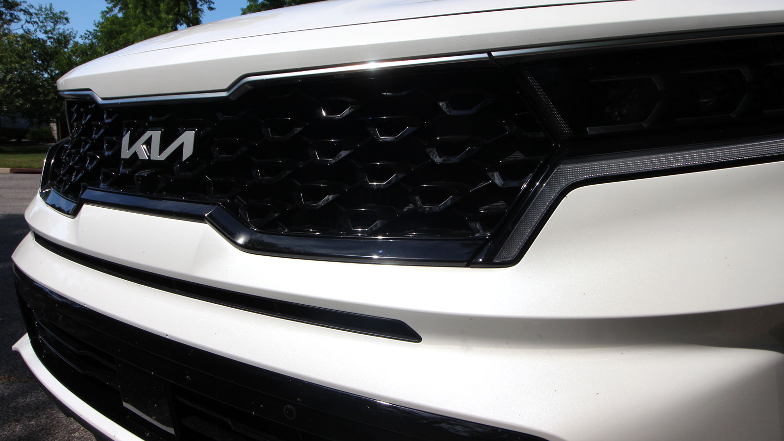 A photo of the front grille on the Kia Sorento PHEV. 