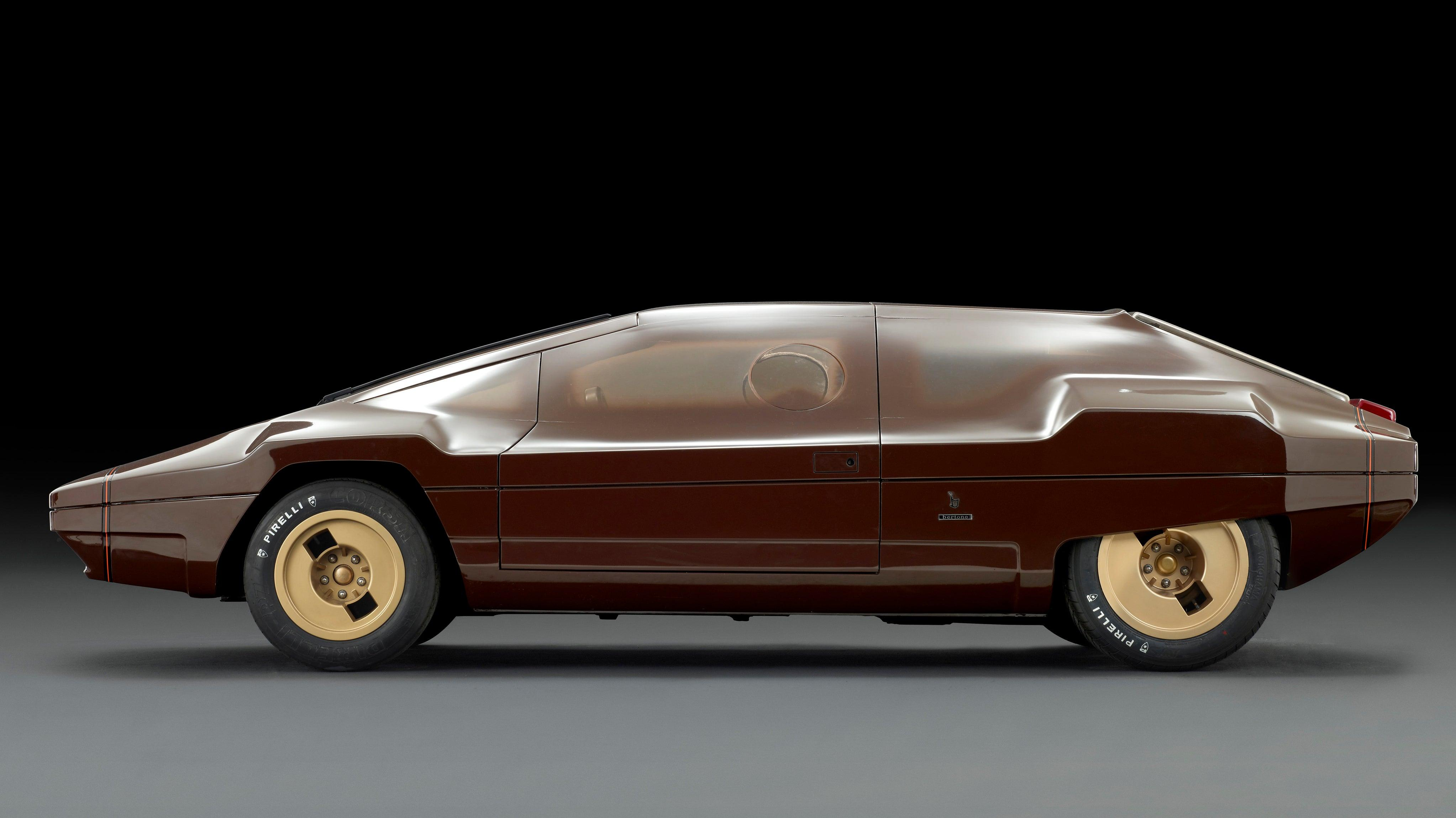 Side view of the brown Lancia Sibilo concept