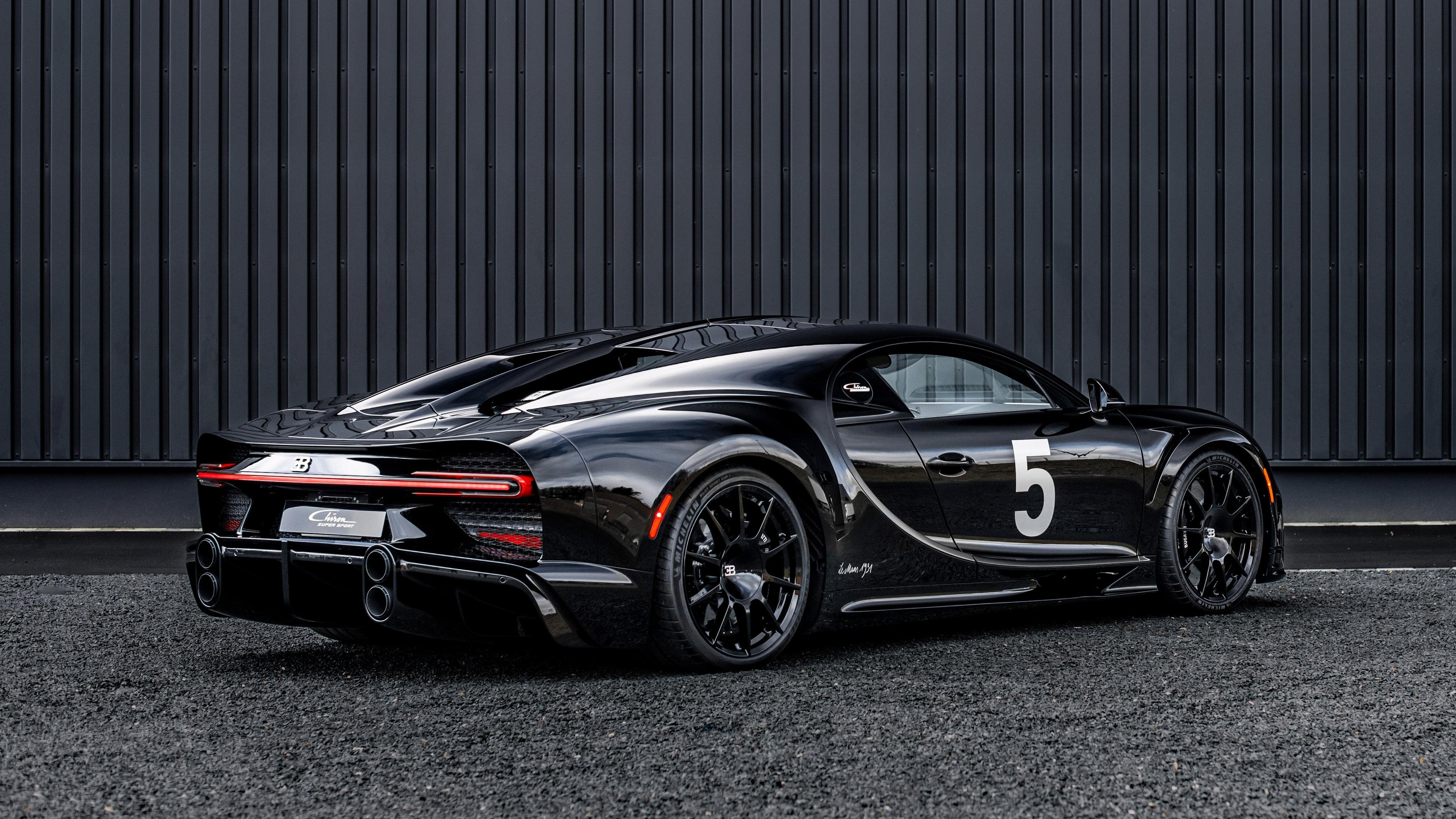 Rear 3/4 view of a black Bugatti Chiron Super Sport