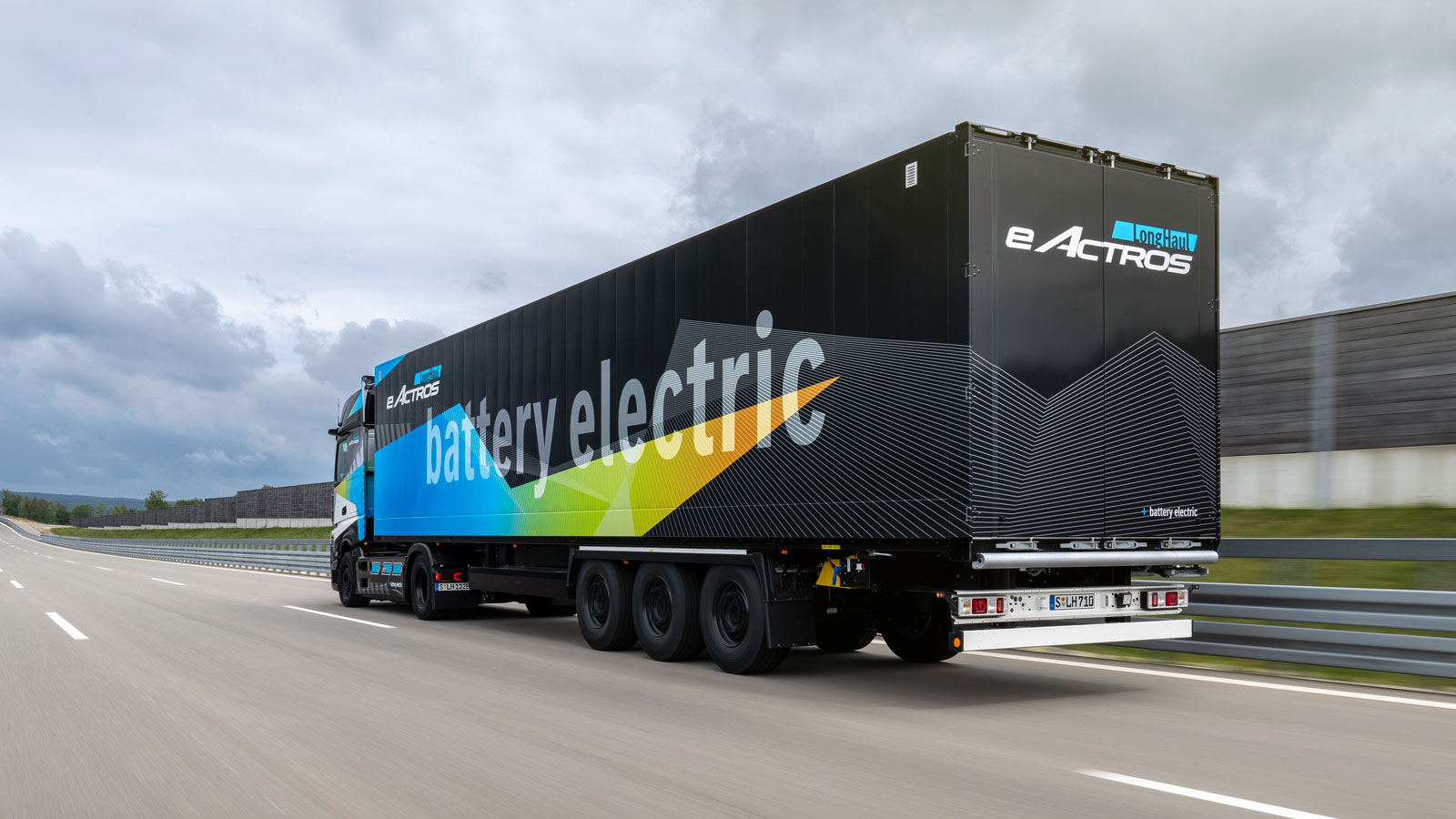 A photo of the rear of the Mercedes-Benz eActros long haul electric truck. 