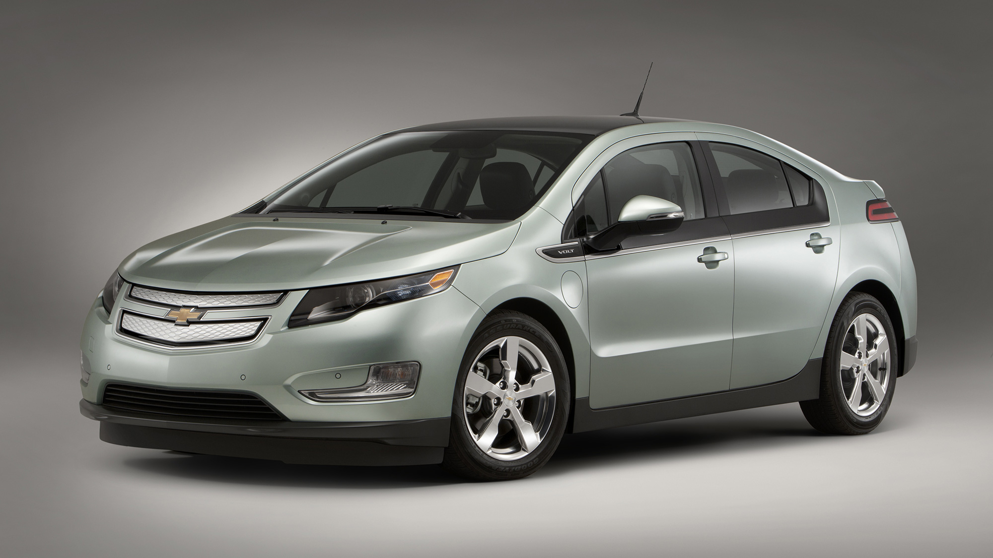 2011 Chevrolet Volt front quarter view