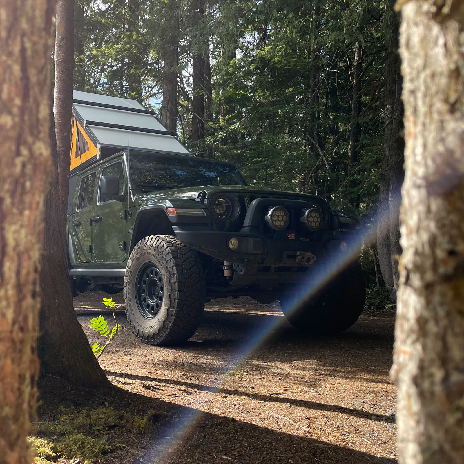 A photo of the front end of a Jeep Gladiator pickup. 