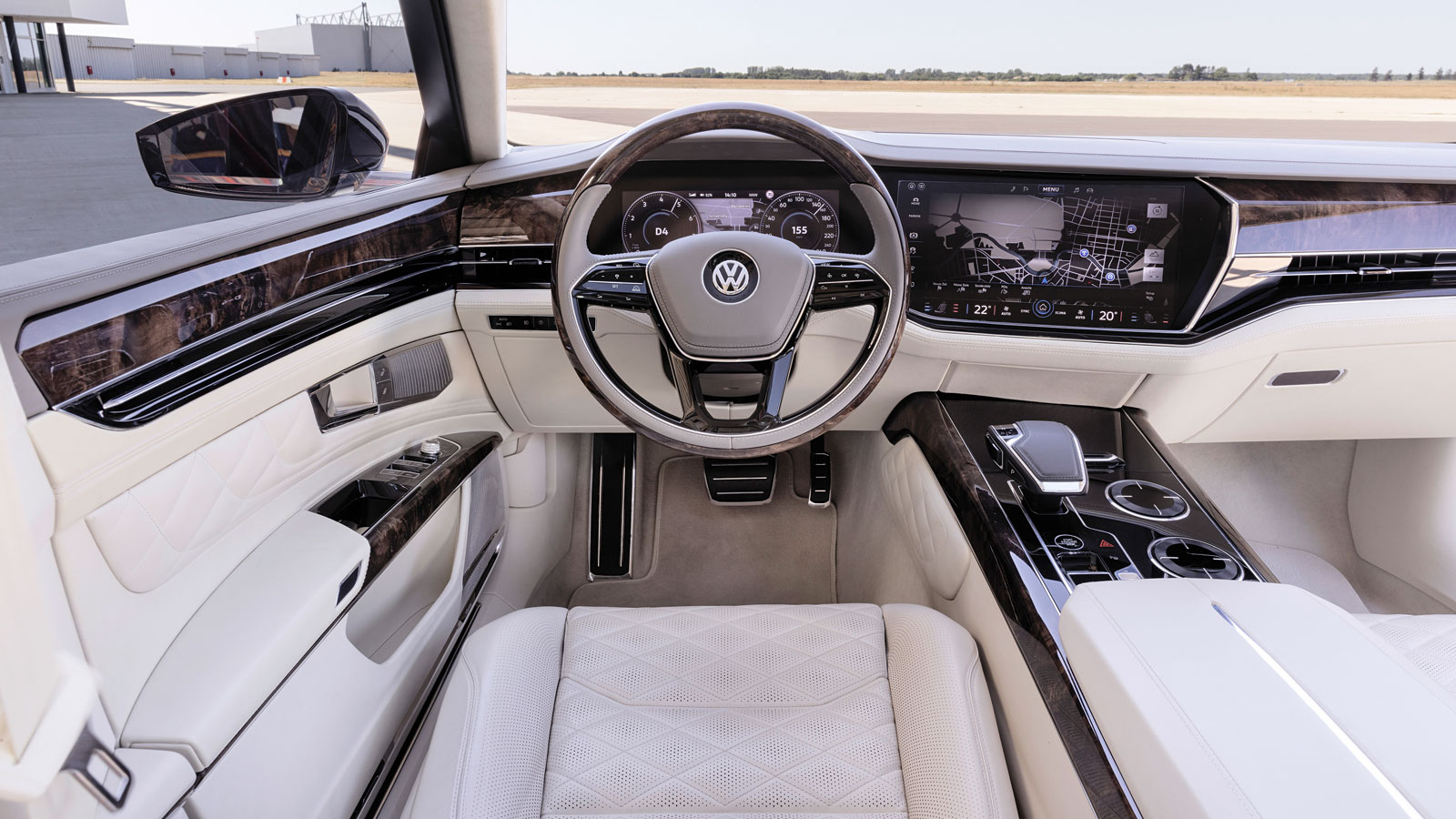 A photo of the interior of the VW Phaeton D2 concept car. 