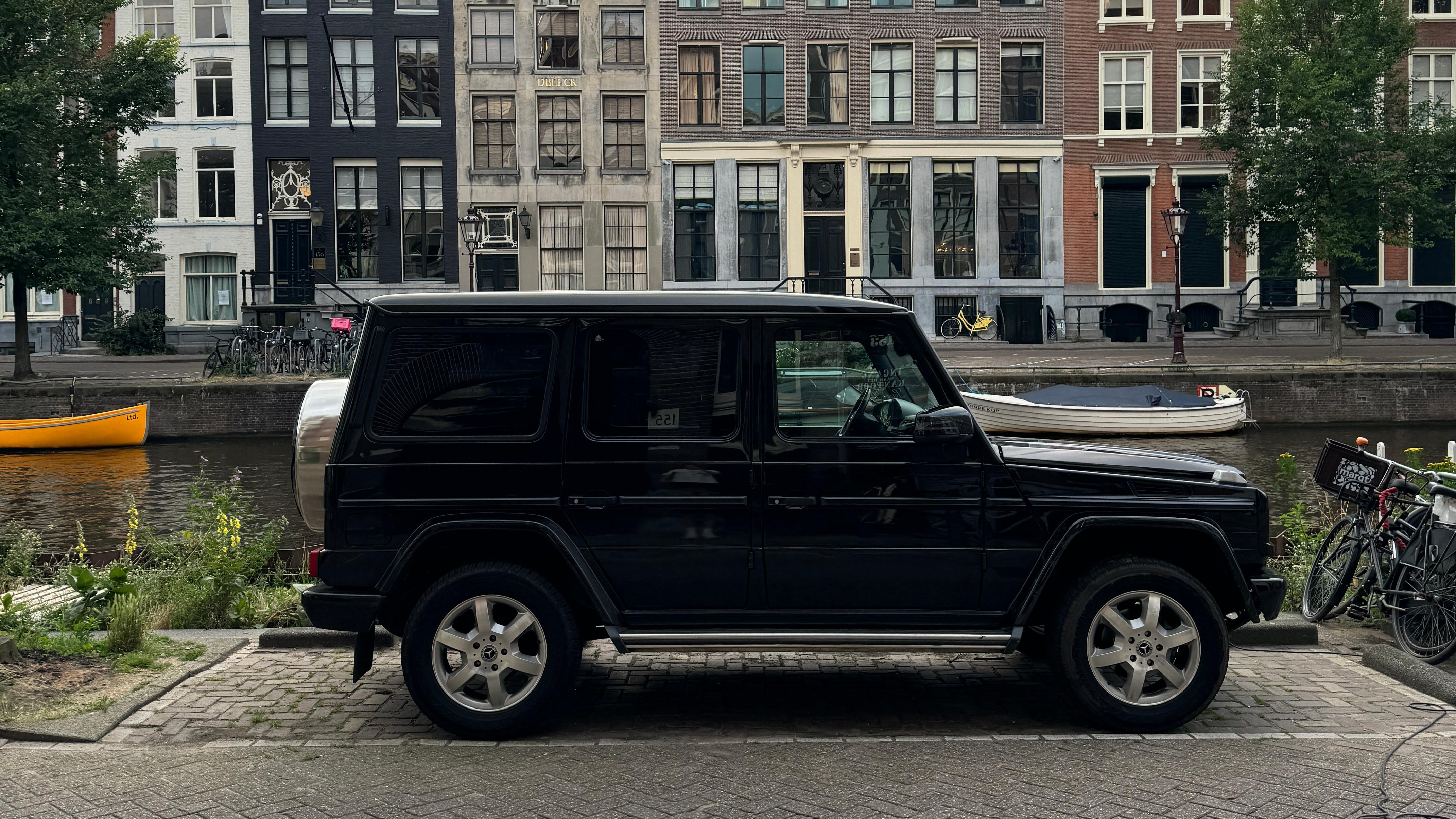 Side view of a black Mercedes G-wagen