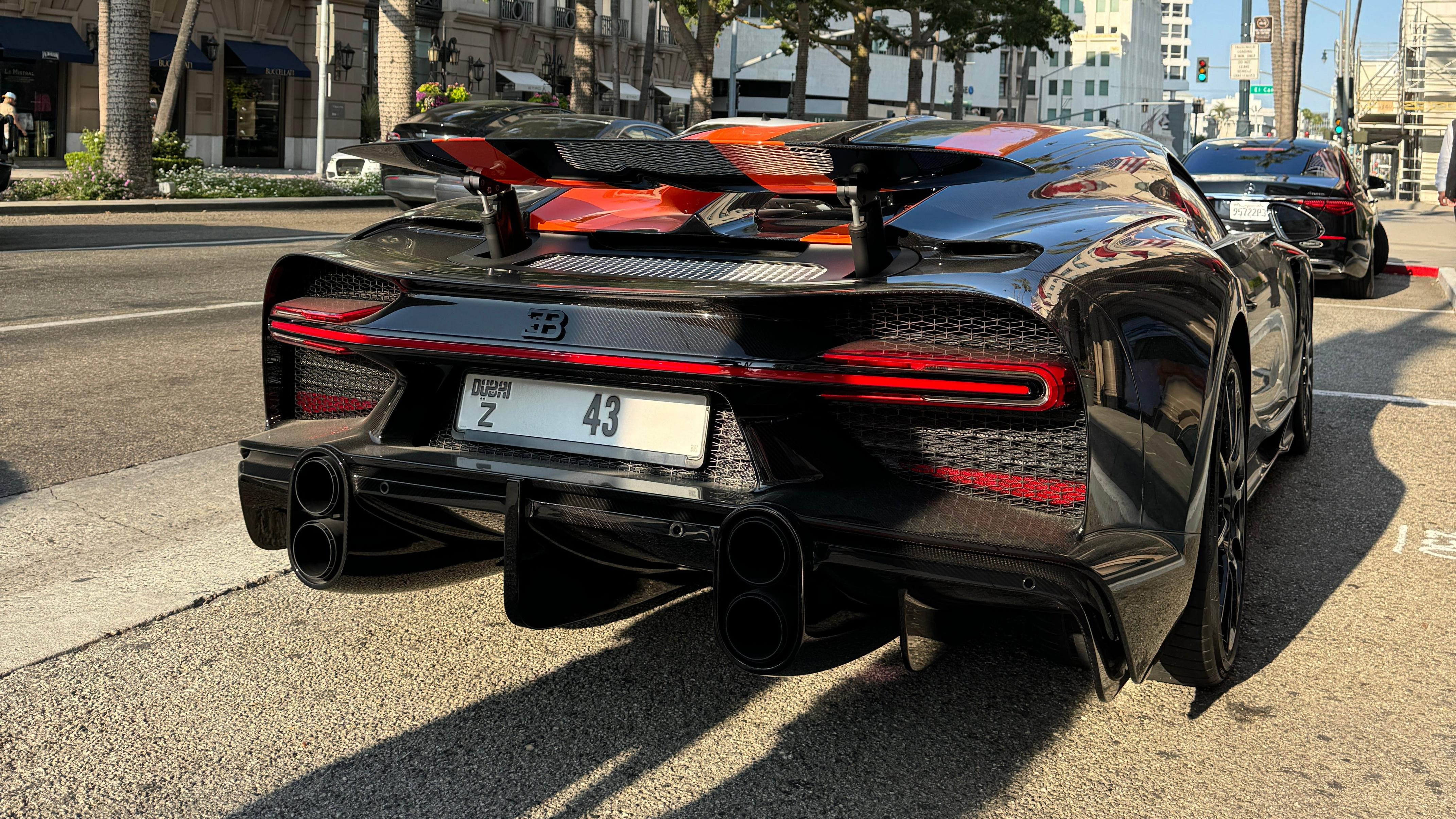 Rear end of a black Bugatti Chiron Super Sport 300+