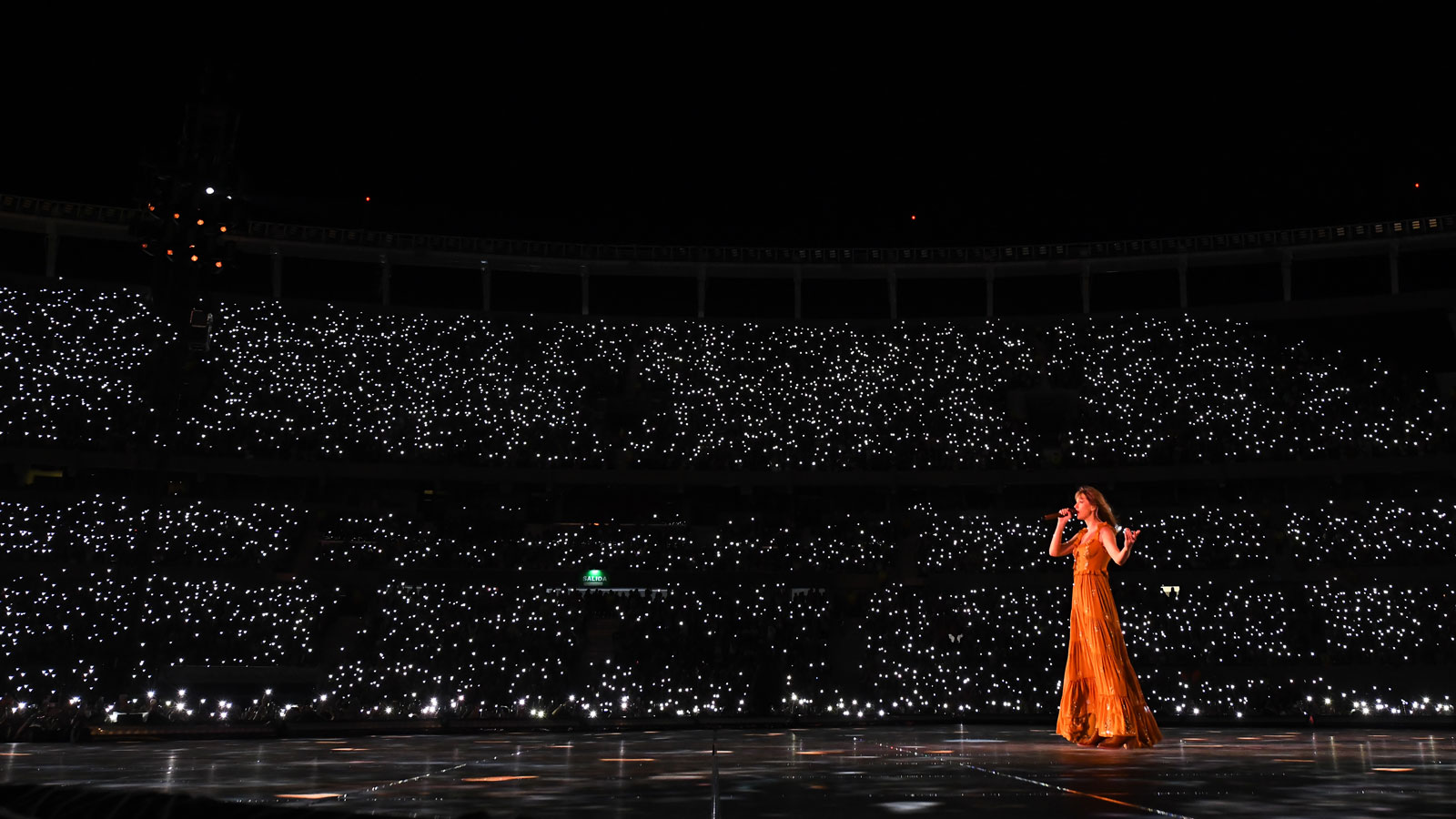 A photo of Taylor Swift singing in Argentina. 