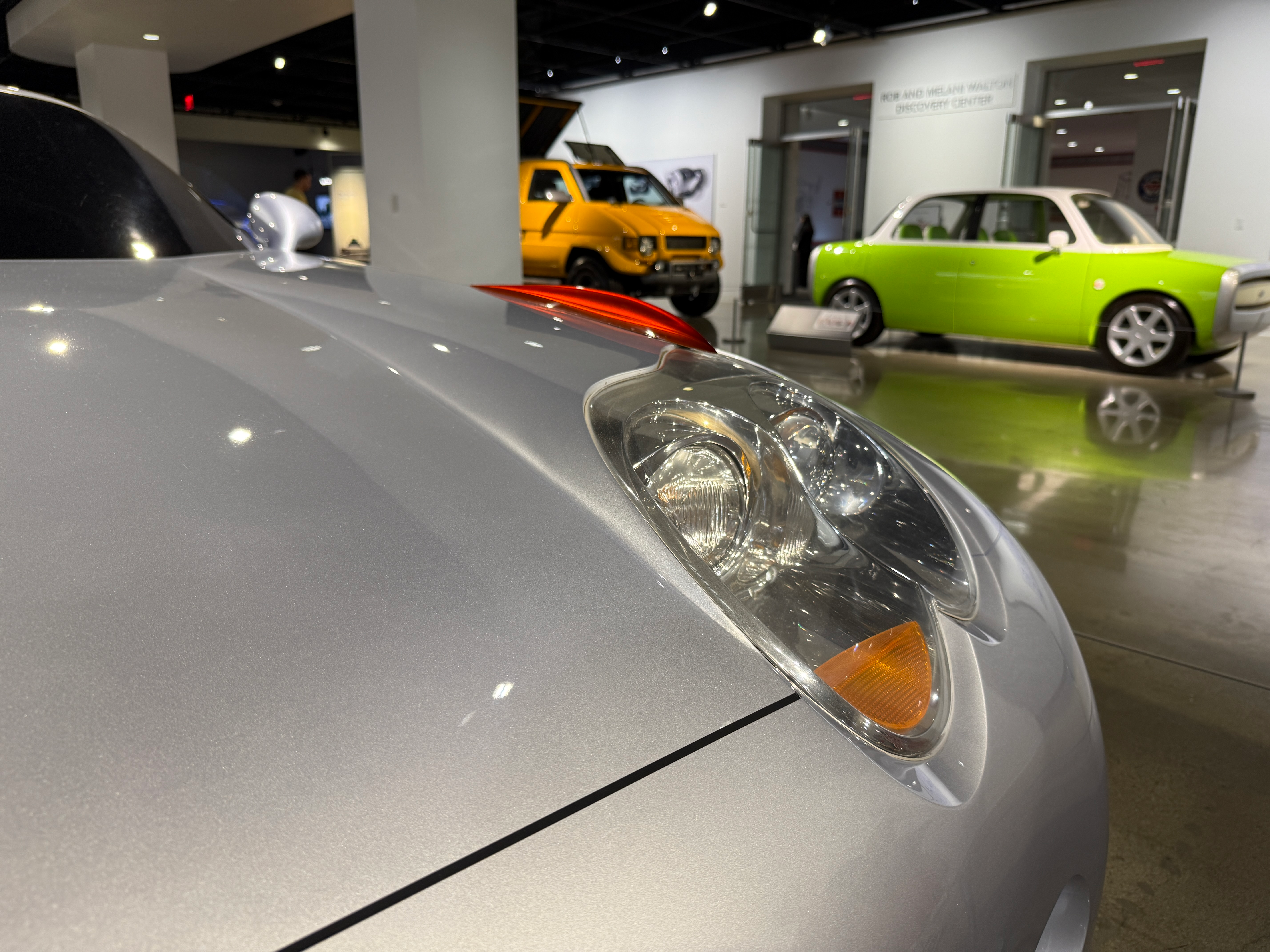 Headlight detail of the silver Chrysler Lugano concept model