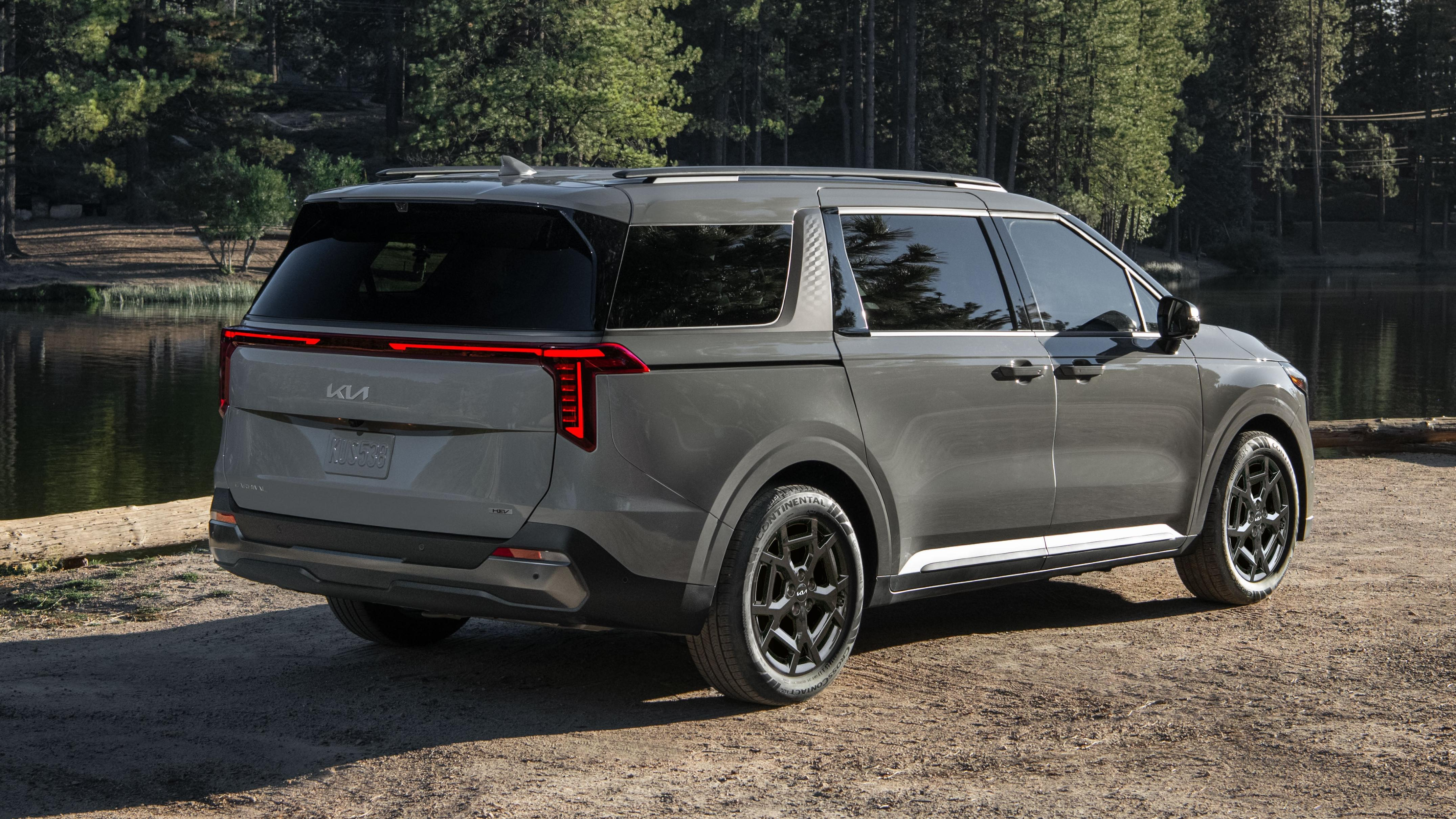 Rear 3/4 view of a grey 2025 Kia Carnival minivan