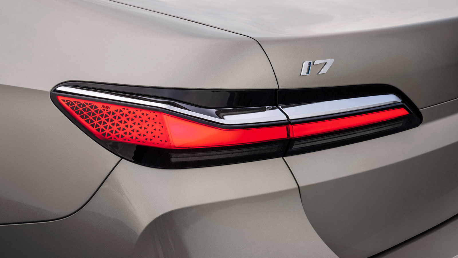 A photo of the tail lights on the new BMW 7 Series. 