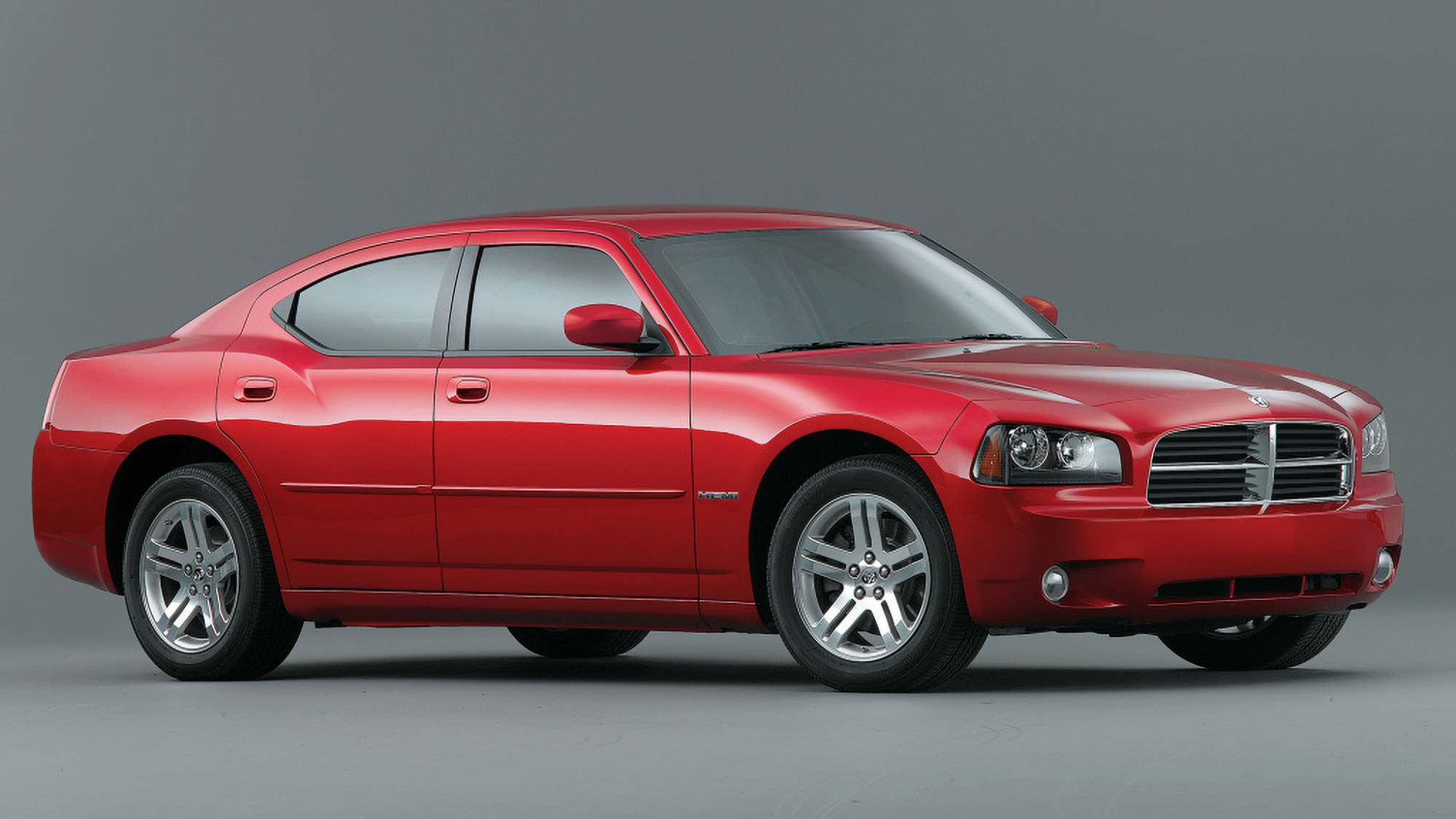 2005 Dodge Charger front quarter view