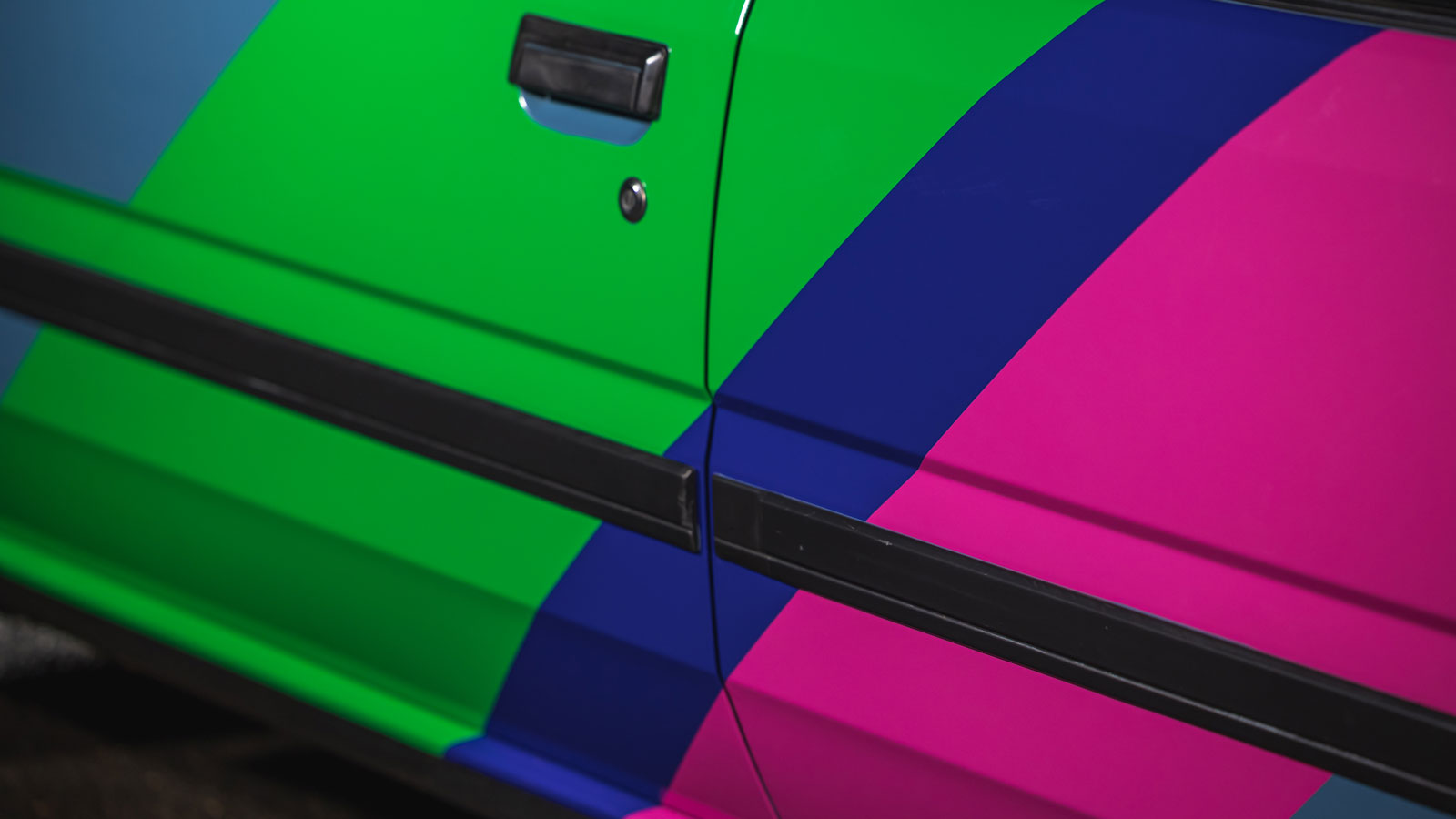 The blue, green and pink colors found on the Nissan Newbird EV 