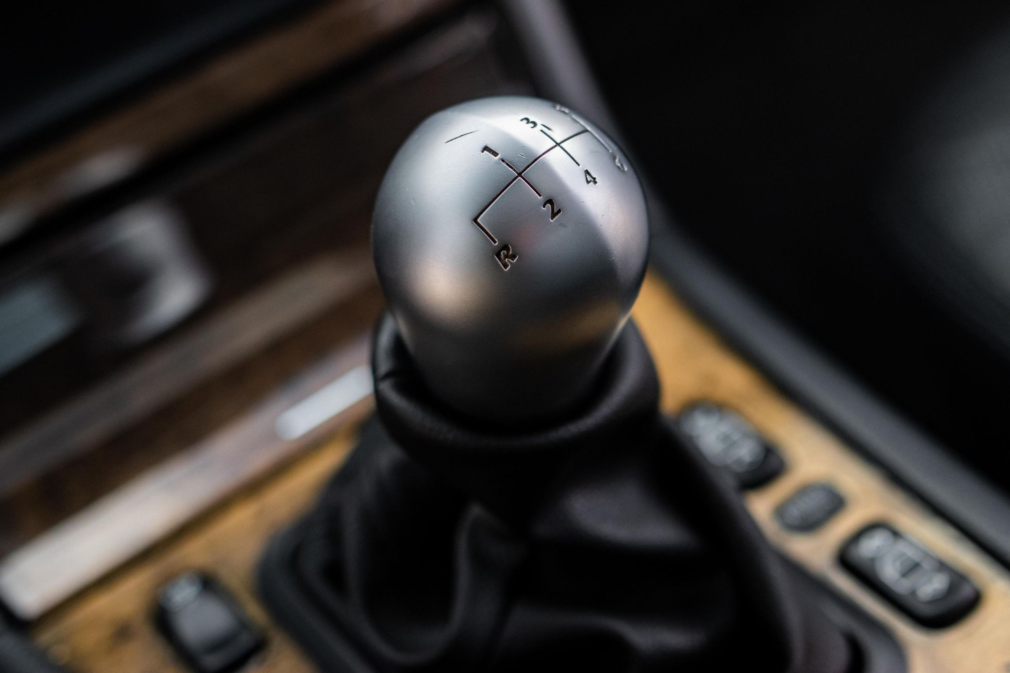 2000 Mercedes-Benz E55 AMG close-up of the manual transmission