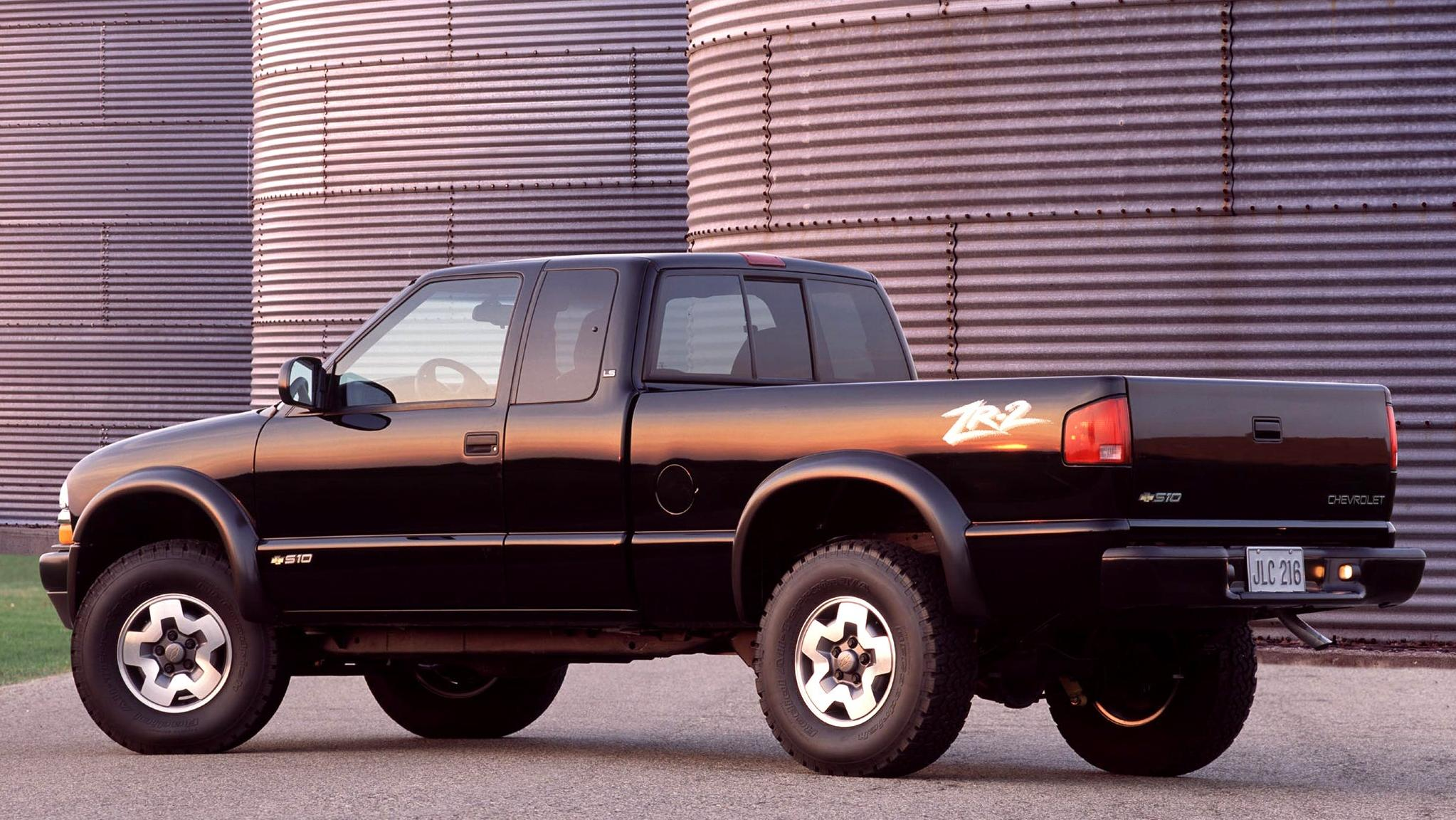 Rear 3/4 view of a black Chevy S-10 ZR2 pickup