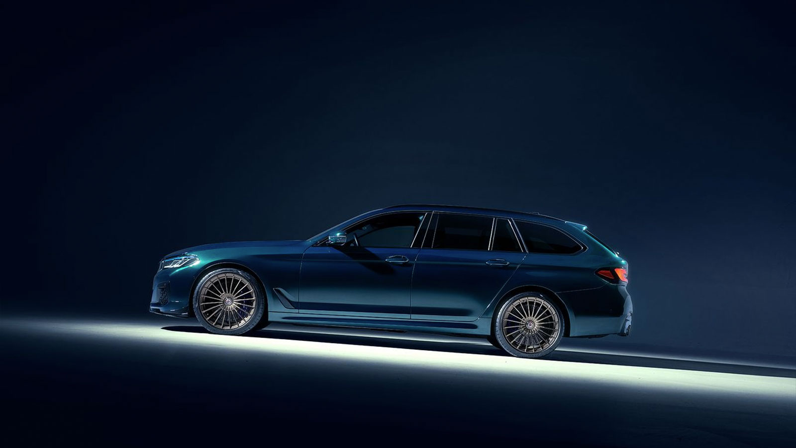 A profile photo of the Alpina B5 GT Touring. 