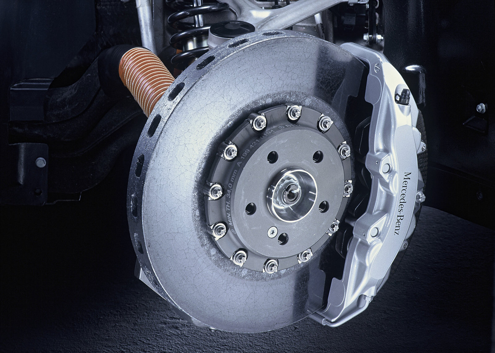 Brakes of a Mercedes-Benz SLR McLaren