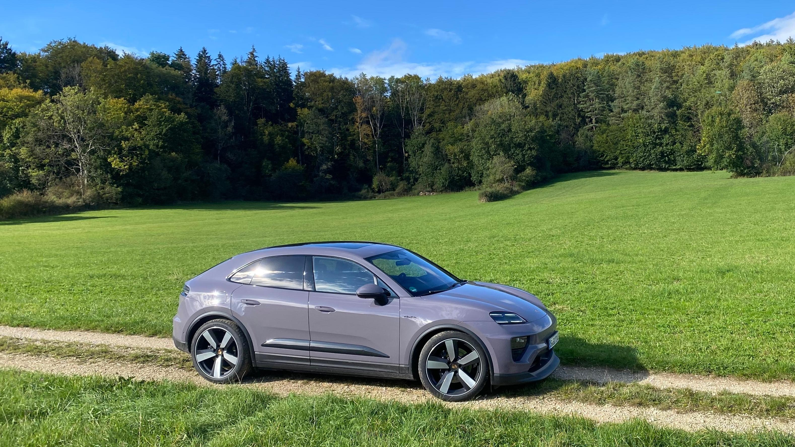 A side view of the Provence colored Macan 4S