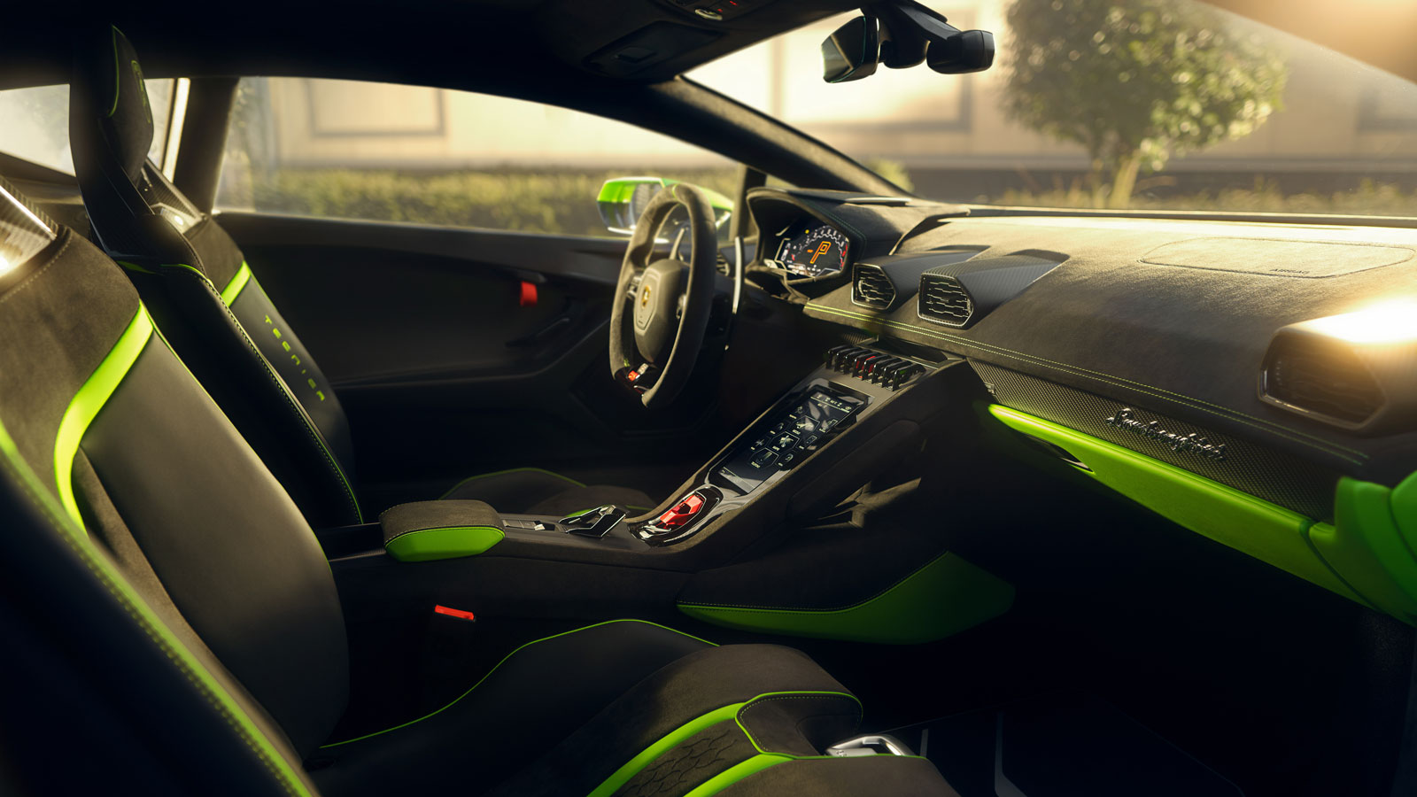 A photo of the interior of the Lamborghini Huracán Tecnica. 