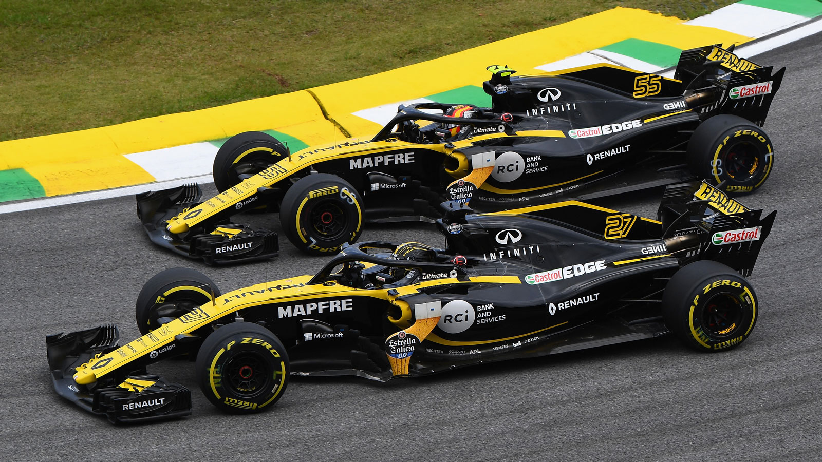 A photo of the two 2018 Renault F1 cars. 