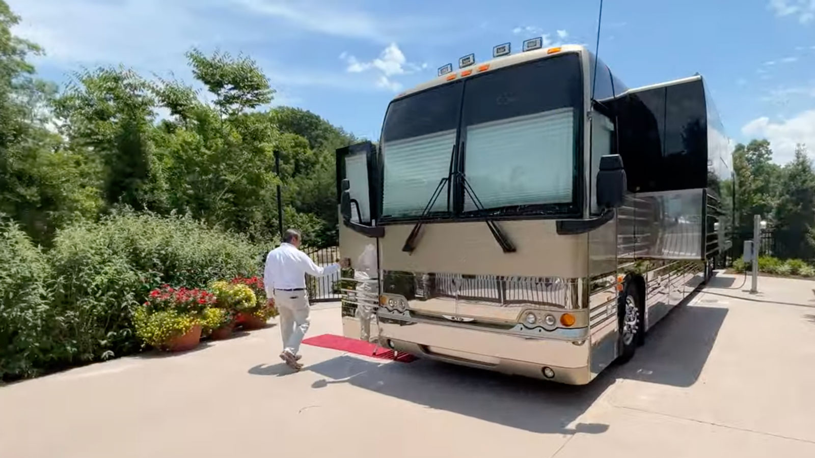 A screenshot of a video tour of Dolly Parton's old tour bus. 