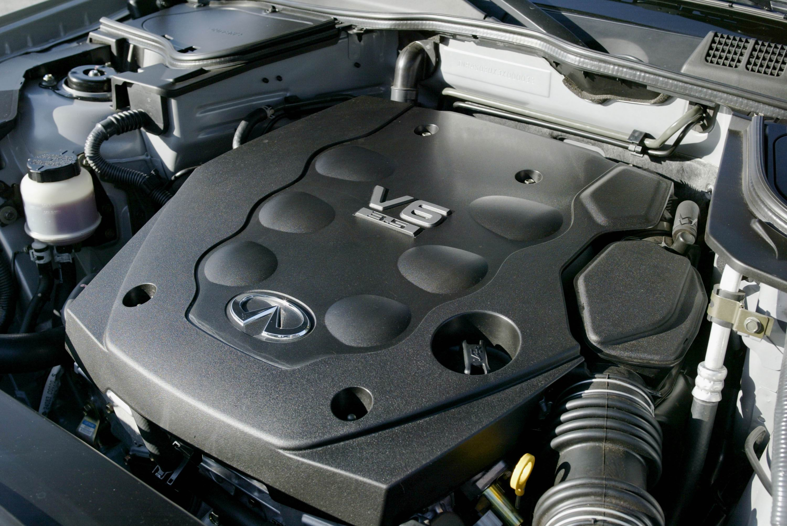 The 3.5-liter V6 in the 2005 Infiniti FX35